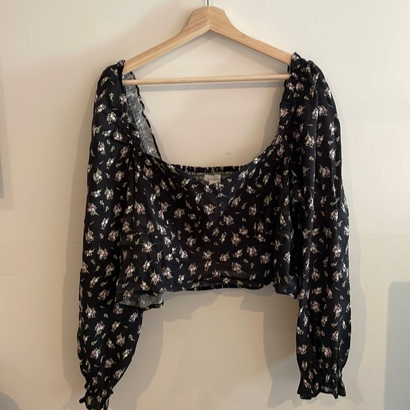 Floral Cropped ‘Peasant’ Style Top with Puff Sleeves - Picture 1 of 5